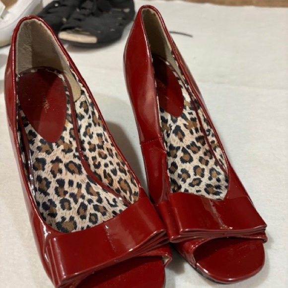 Women’s Size 7.5 George Brand Heeled Shoe in Red - Picture 6 of 6